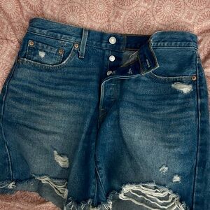 2 pairs! Levi's Women's 501 Mid Thigh Shorts, excellent condition! 🔥